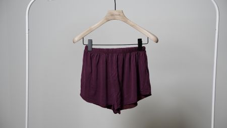 Pull&Bear Shorts lila bordeaux Grösse M Damen