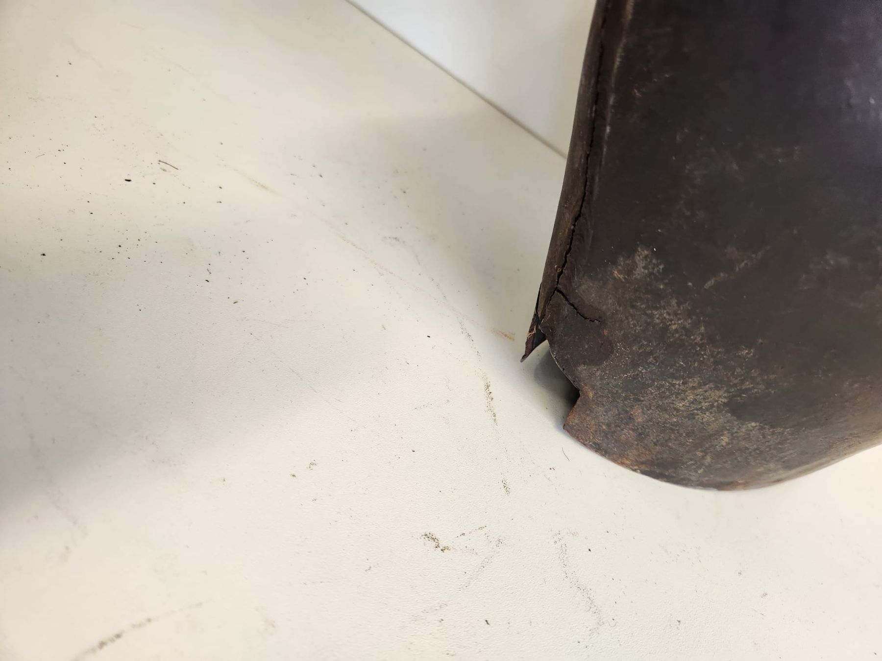 Campanacci mucche: Alte Trychelle mit Lederband (defekt) – Difettoso da Tuggen venduto da Zweitechanceboutique 5