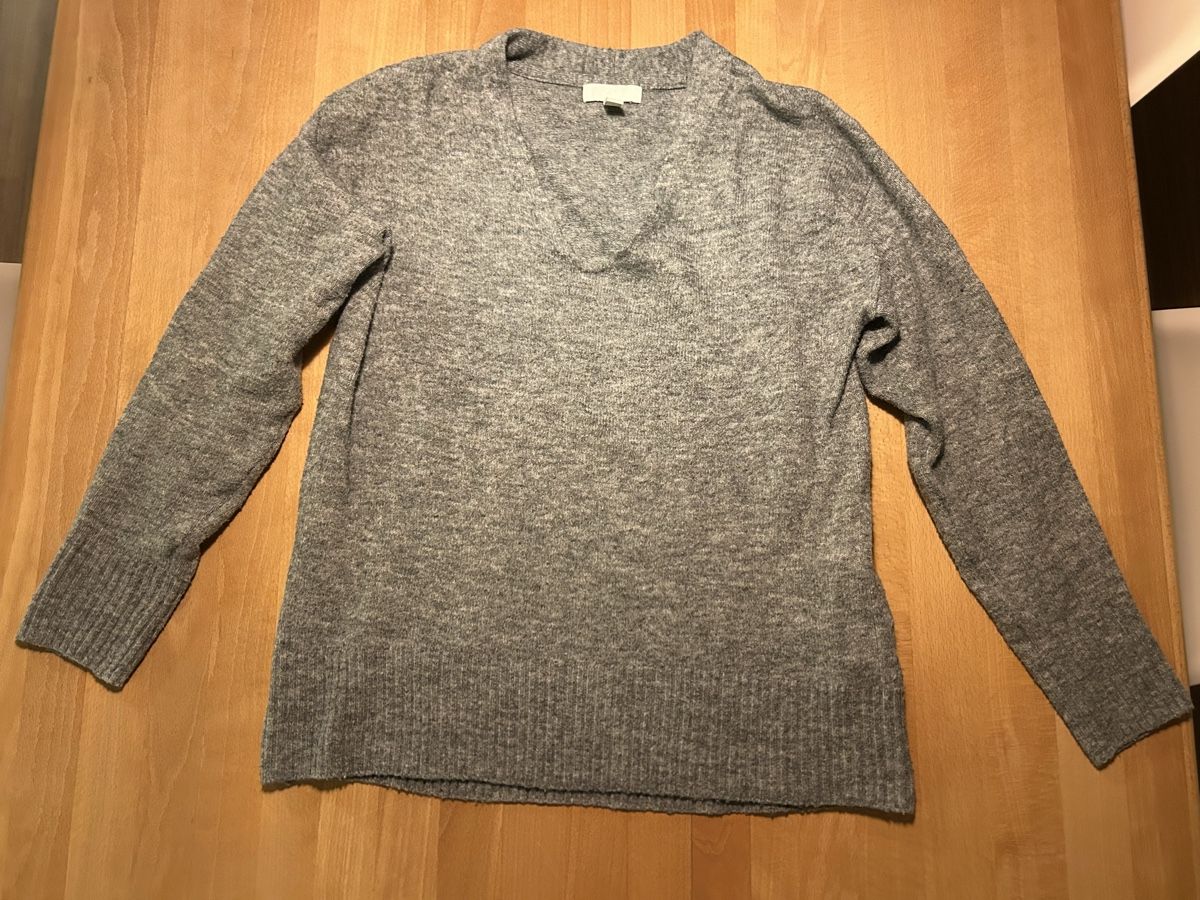 H&M Pullover & Sweatshirts: Grauer H&M Strickpullover, Grösse XS, Top Zustand! – Gebraucht aus Zürich von frauchi4