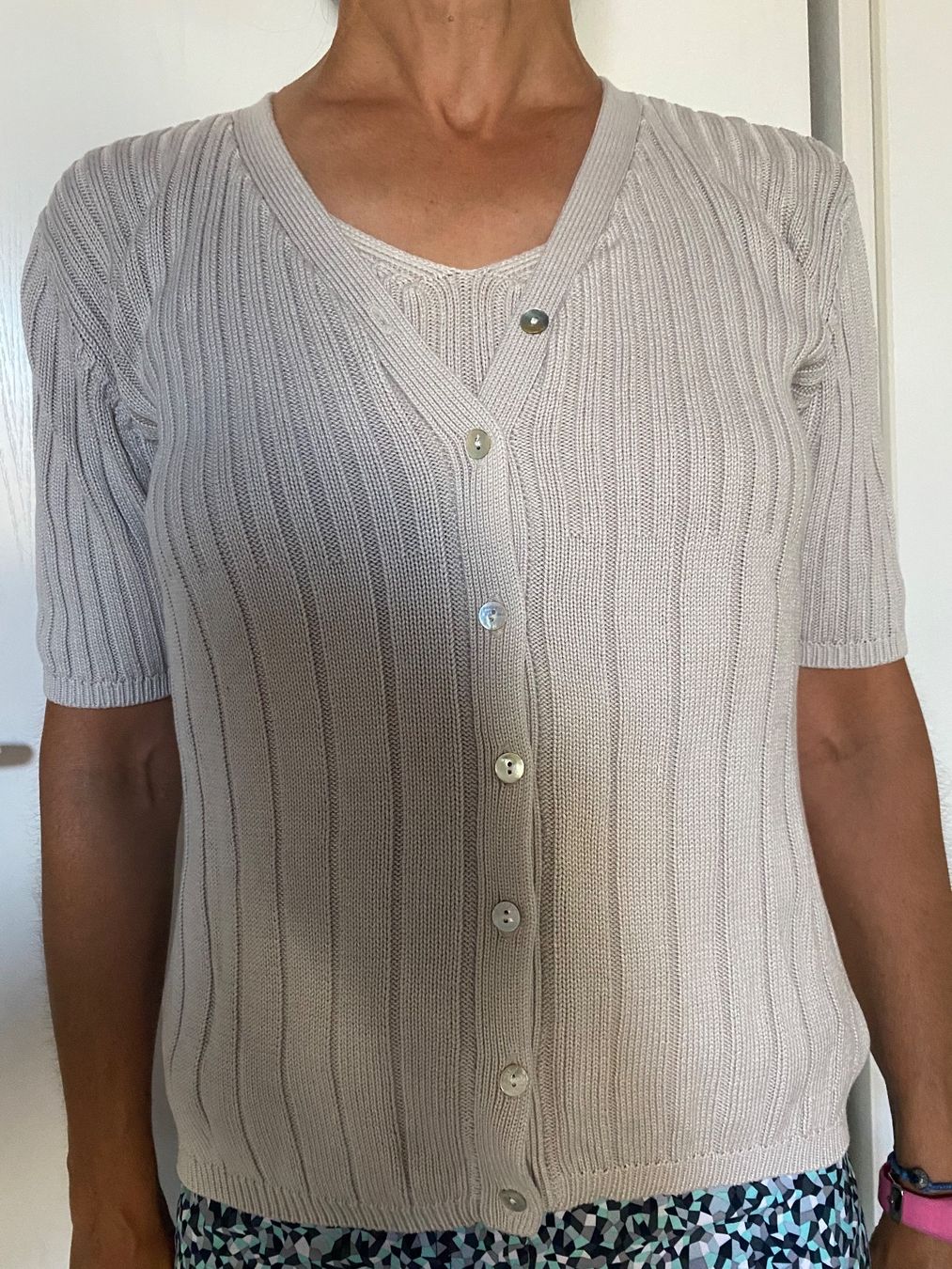 Top: Top und Jacke beige/hellgrau Grösse 36 – Nuovo (secondo la descrizione) da Altendorf venduto da Ga04