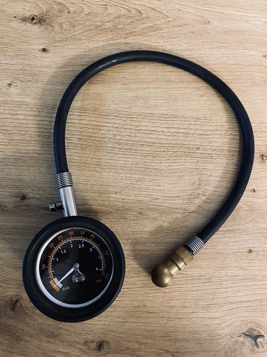 Tous les outils: Manomètre de Pression des Pneus – D'occasion à La Roche FR par Pouchta_yqk9 1