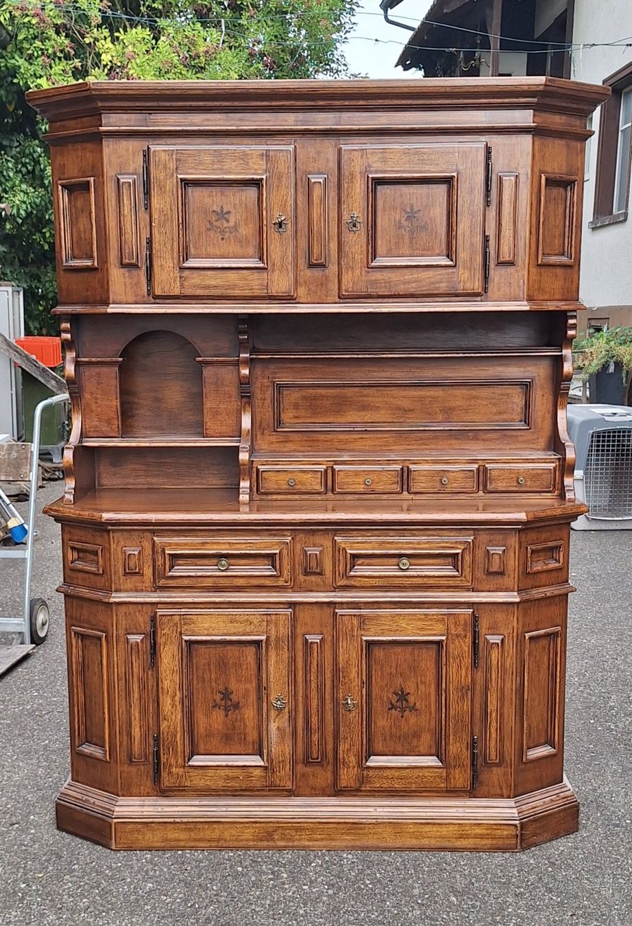 Büffets: Schönes Buffet, Anrichte, Bauernschrank – Gebraucht aus Weinfelden von JoeBaer