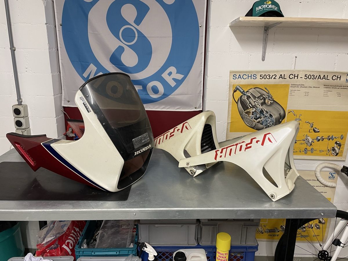 Honda Strada: HONDA VF750F (RC15) – Usato da Gommiswald venduto da M.Jordi 7