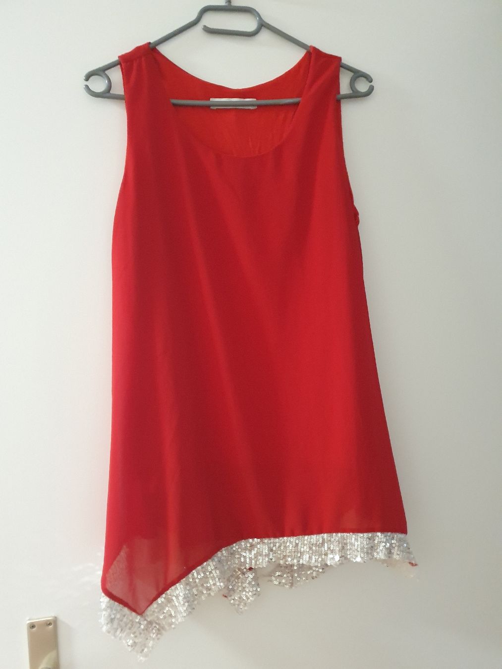 Tops: Rotes Oberteil mit Pailletten Grösse L – Neuf (Voir description) à St.Gallen par Avena135