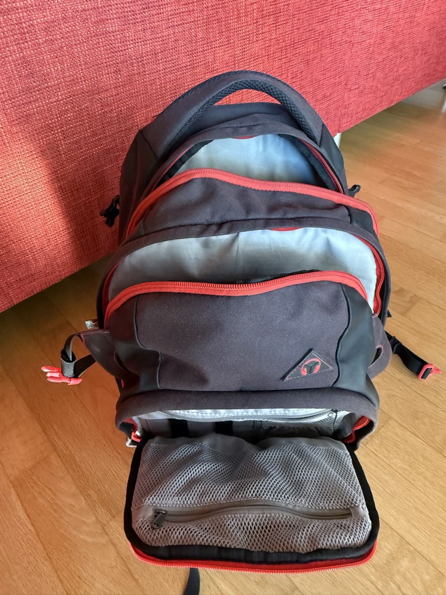 Satch Rucksäcke: Schulrucksack Satch schwarz-rot – Gebraucht aus Birsfelden von vulgopen 5