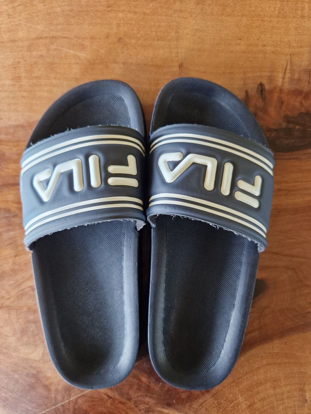 Fila Schuhe für Jungen: Badeschuhe / Badelatschen FILA 33 – Gebraucht aus Giswil von monimaus08