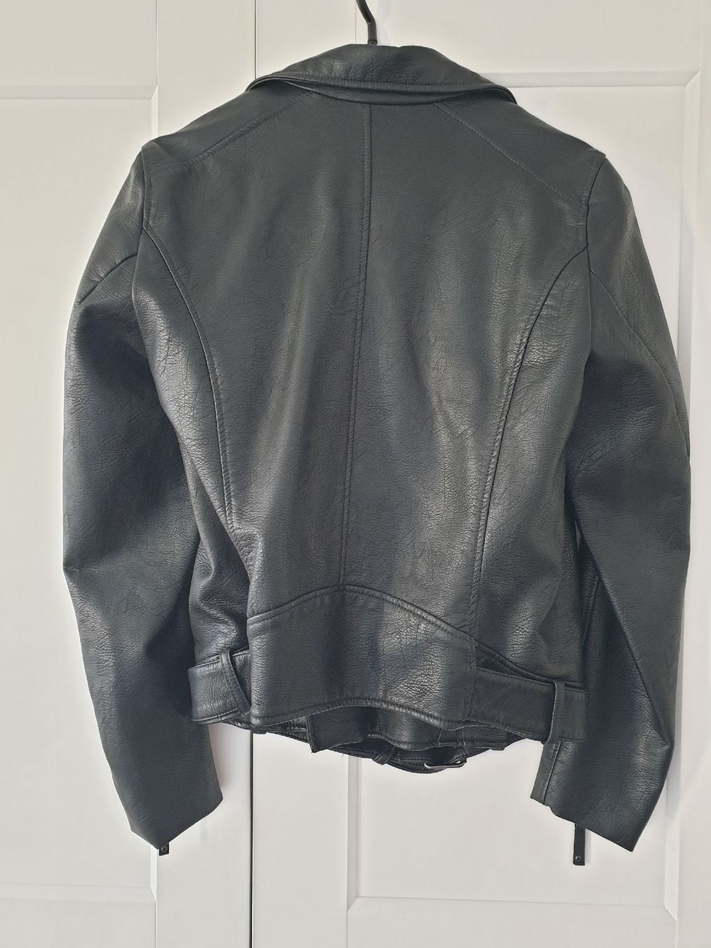 H&M Giacche: Schwarze Kunstlederjacke von H&M, Grösse 38 – Usato da Steffisburg venduto da Blue_bj5g 2