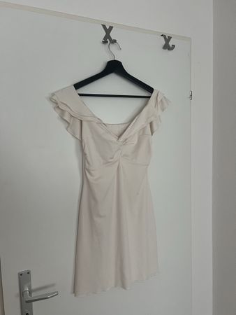 Kleid beige Grösse S mit Rüschen neuwertig