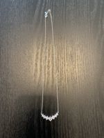 Collier élégant argenté avec pierres scintillantes ✨