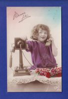 ENFANT - Jeune fille au téléphone - Bonne Fête