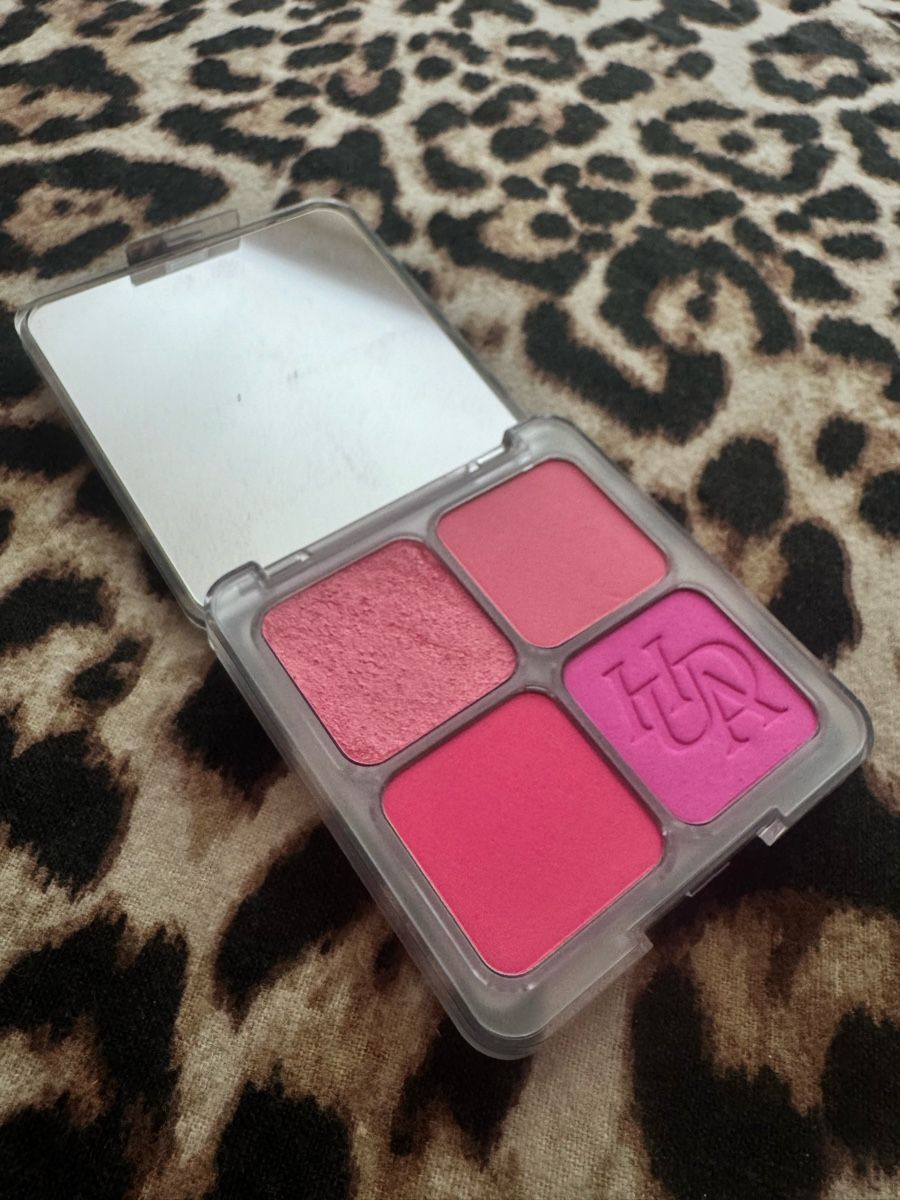 Huda Beauty Make-up: Huda Beauty Blush Palette – Usato da Zürich venduto da MHW23