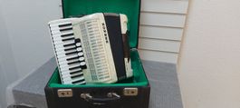 Hohner Concerto III S Akkordeon 72-bass 7.3 kg. inkl. koffer