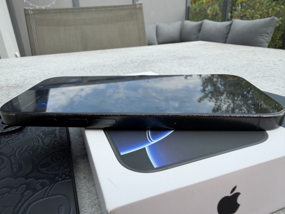 Apple Handys / Smartphones: iPhone 16 pro – Gebraucht aus Zürich von Yoni_to 2