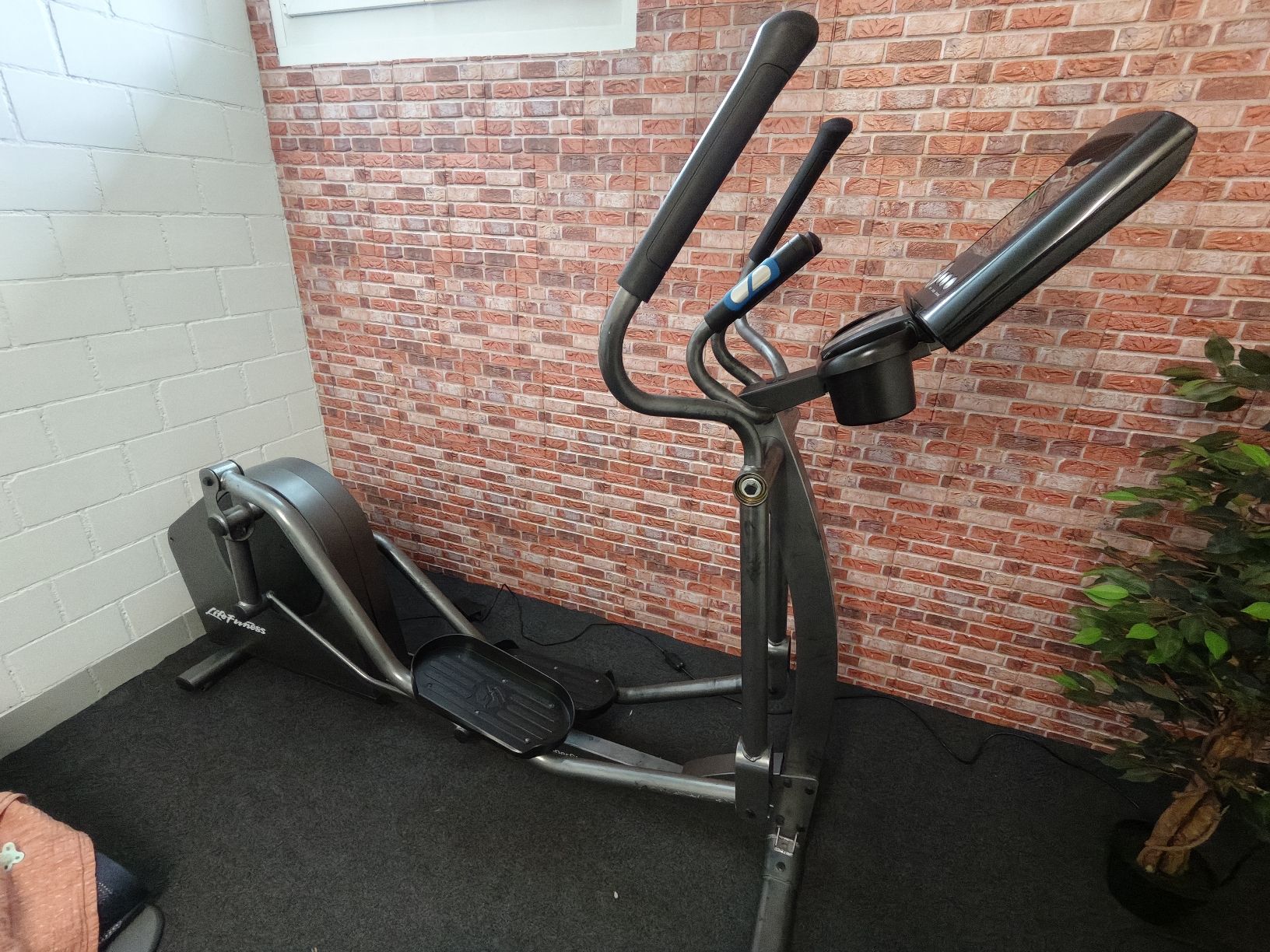 Life Fitness Hometrainer: Life Fitness Crosstrainer E1 – Usato da Saland venduto da rem_67dc