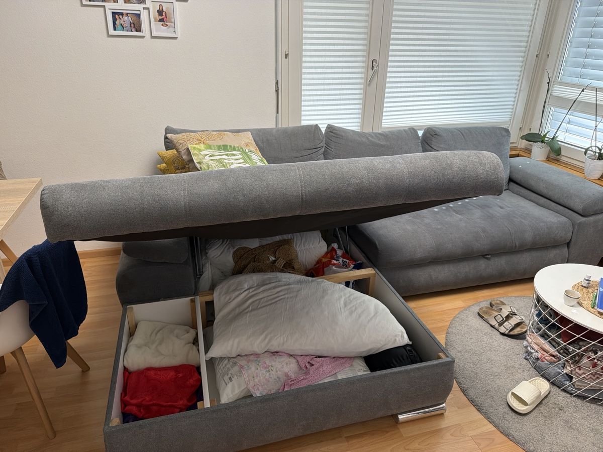 Conforama Divani: Divano angolare grigio con contenitore e letto estraibile – Usato da Gränichen venduto da sal_5b77 1