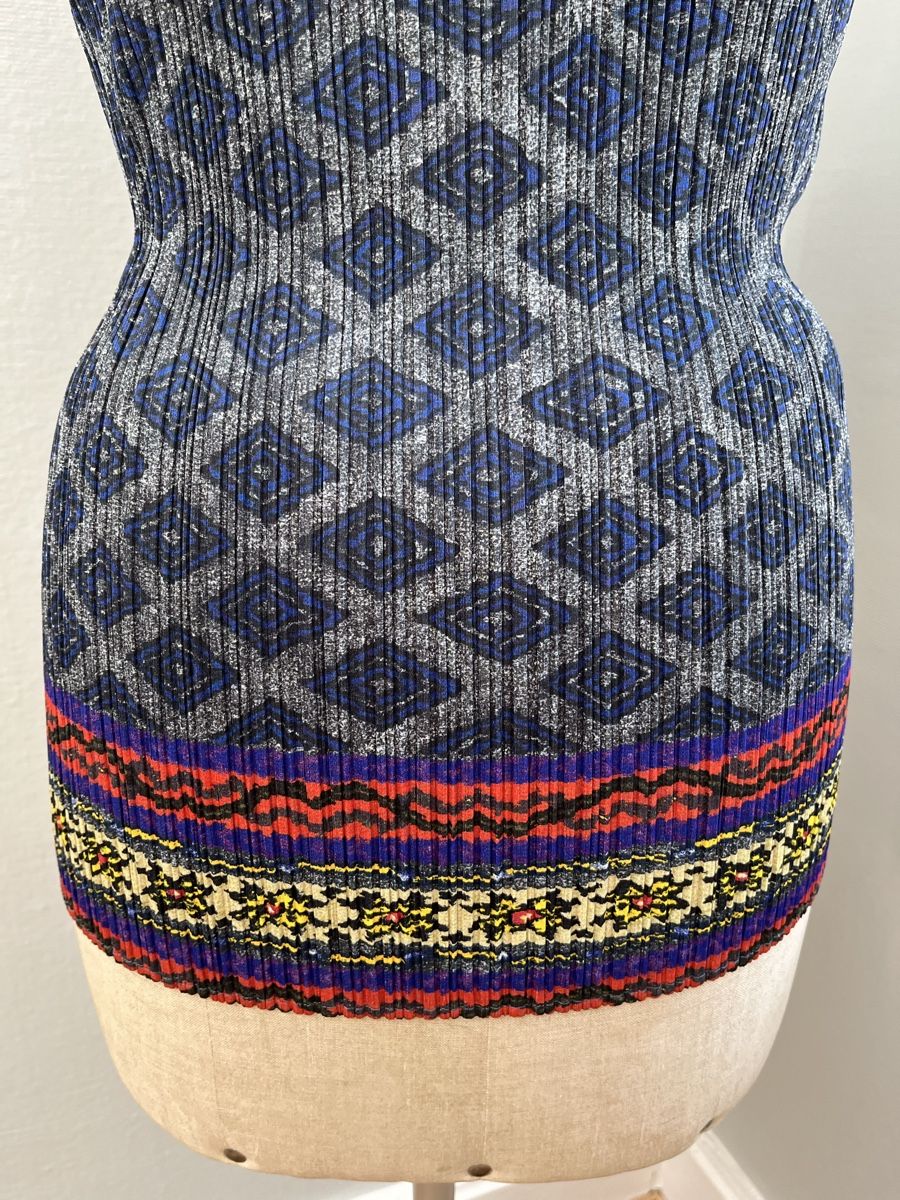 Issey Miyake Top: Issey Miyake Pleat Please Top – Usato da Basel venduto da and_bc5b 3