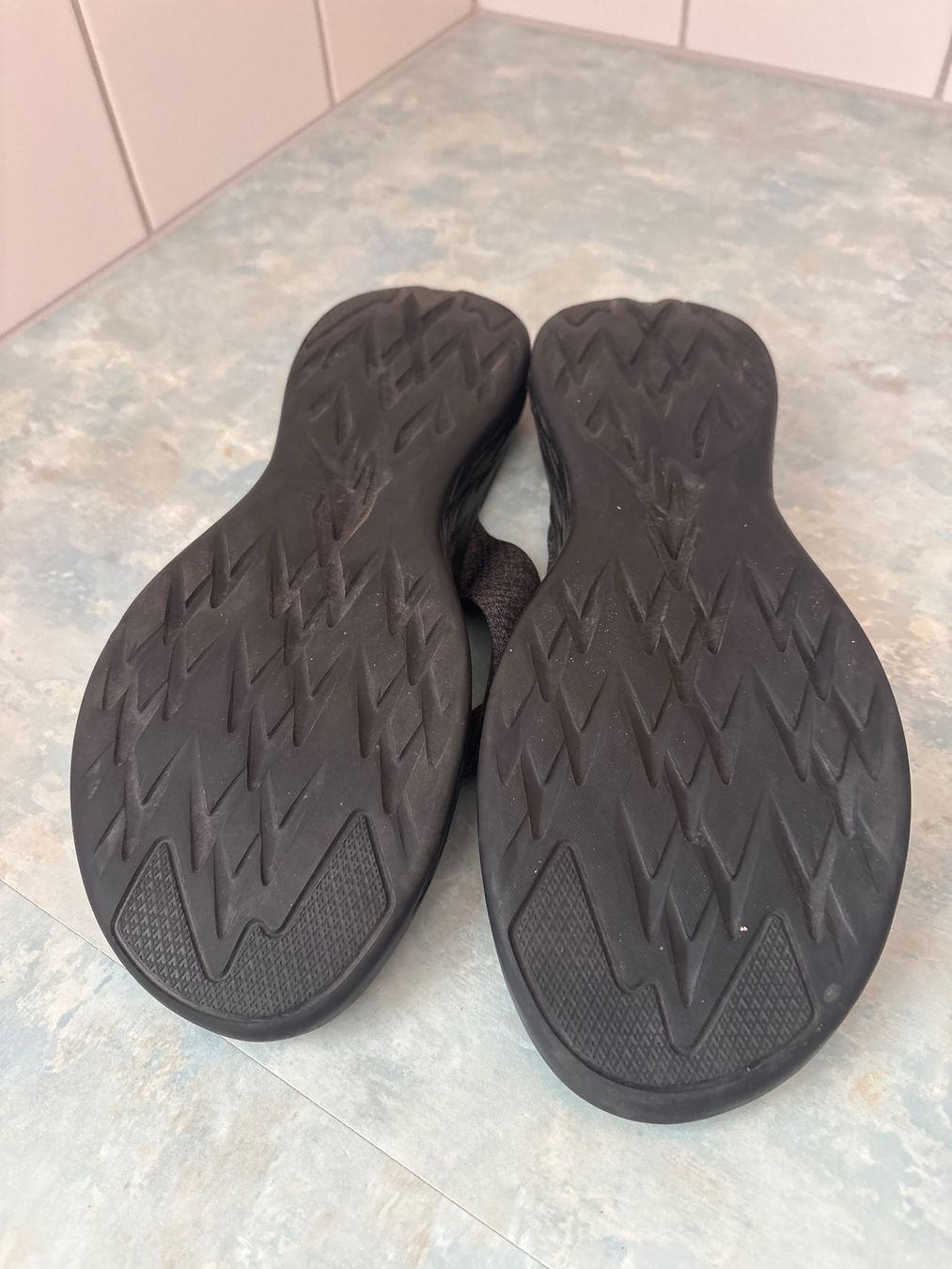 Skechers Damenschuhe: Sketcher Flip Flops schwarz-grau, Grösse 40 – Gebraucht aus Züberwangen von are1968 3