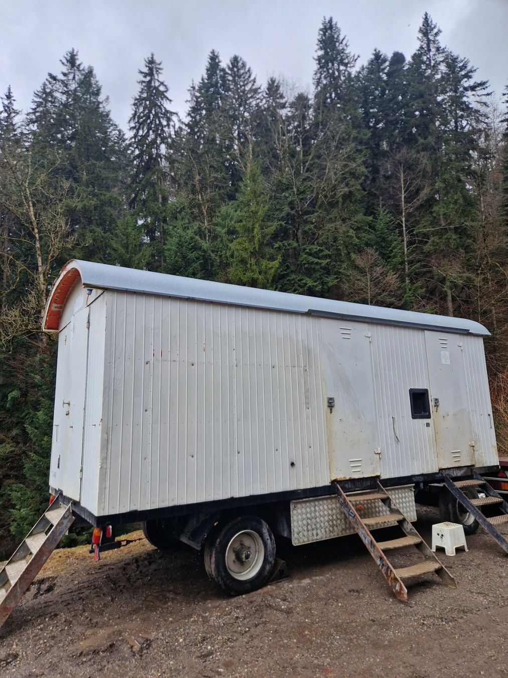 Niederberger Rimorchi: NIEDERBERGER Bauwagen – Usato da Sumiswald venduto da ForstCounty 1