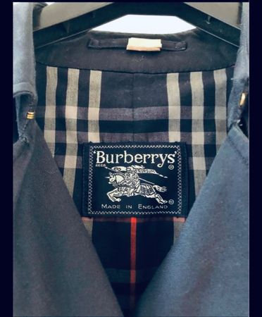 Vintage Burberrys Trench Coat - Classic Style for Autumn