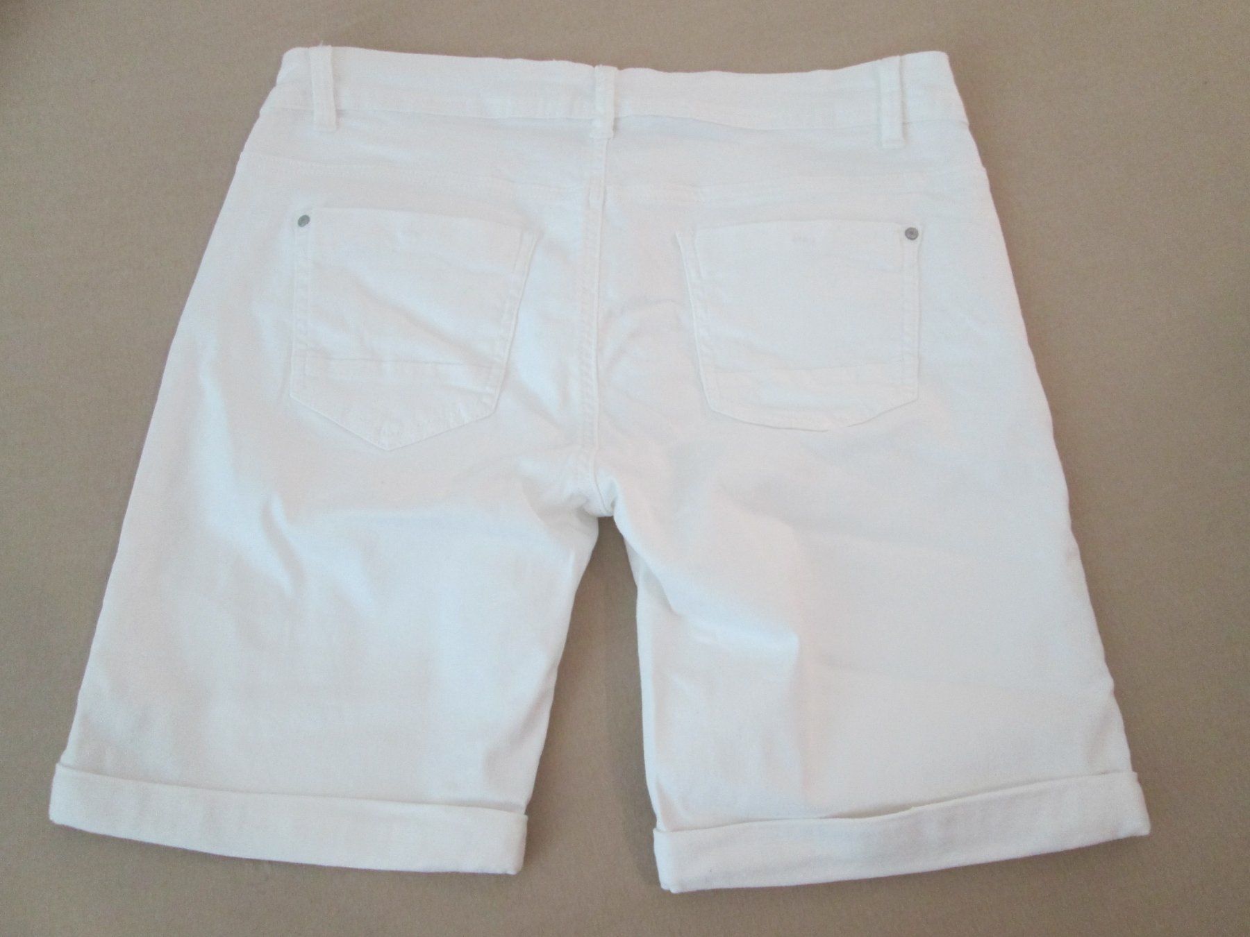Hosen: Weisse Shorts – Gebraucht aus Neuchâtel von Dualseele 1