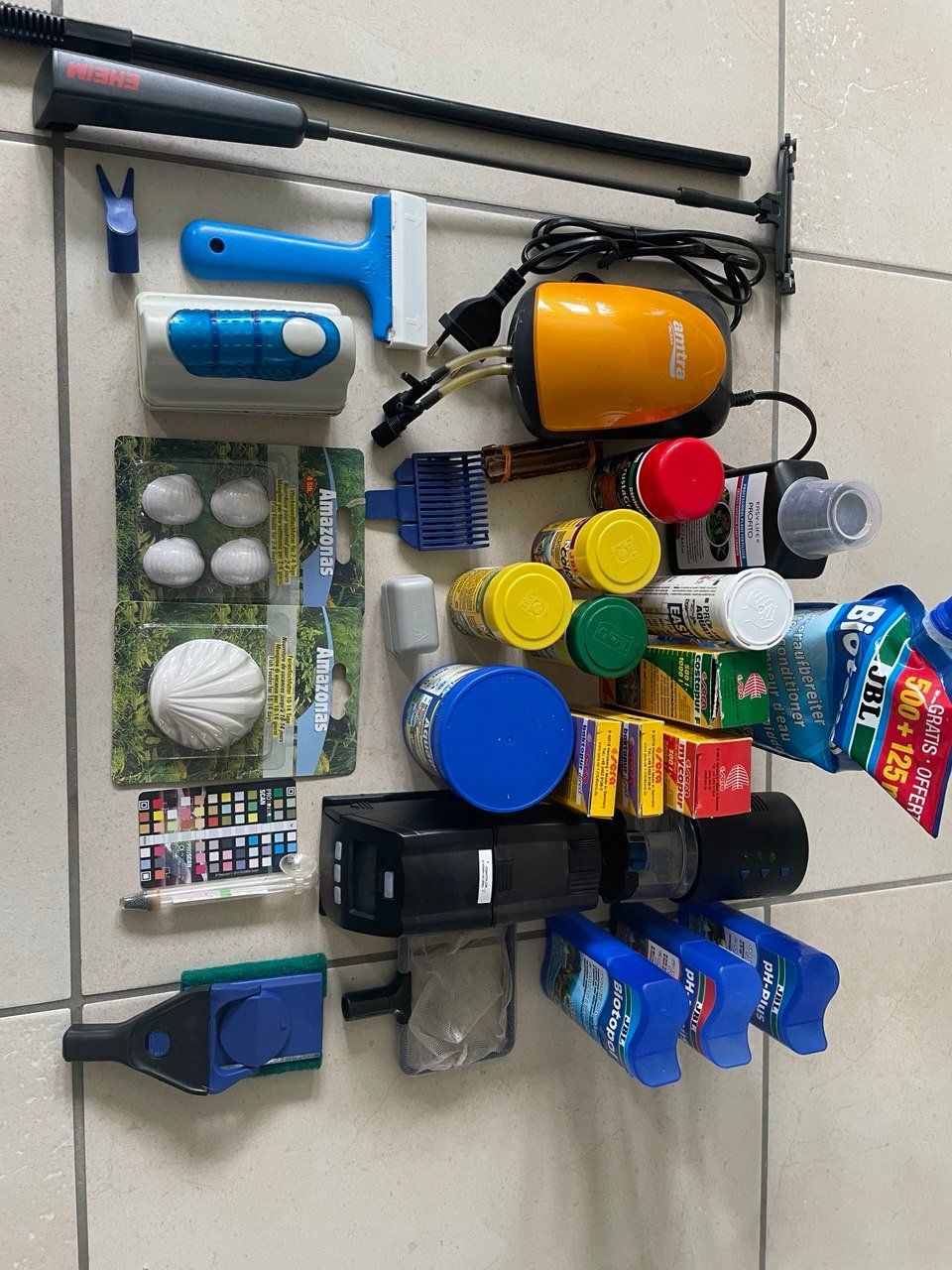 Aquarium: Aquarium 400l avec meuble et accessoires divers – Gebraucht aus Estavayer-le-Gibloux von Petitpierretheo 1