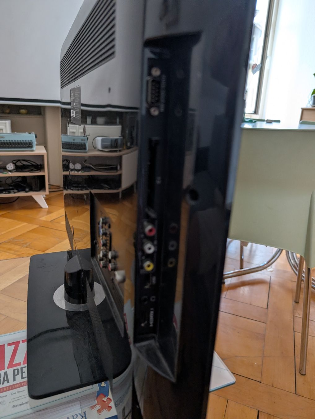 Sharp Fernseher: Téléviseur Sharp Aquos - occasion – Gebraucht aus Biel/Bienne von ala_g5ph 2