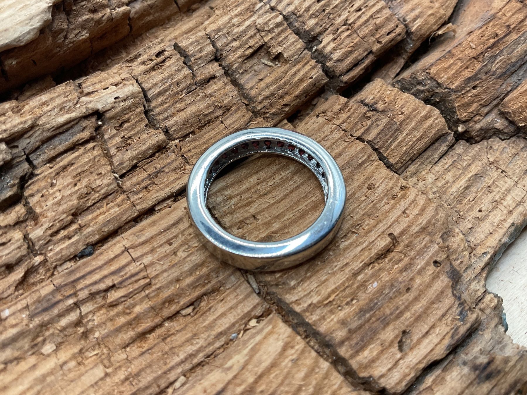 Anelli: Silberring mit seitlich eingelegten Rhodolithen, Gr.55 – Nuovo (secondo la descrizione) da Luzern venduto da S.Kern01 1