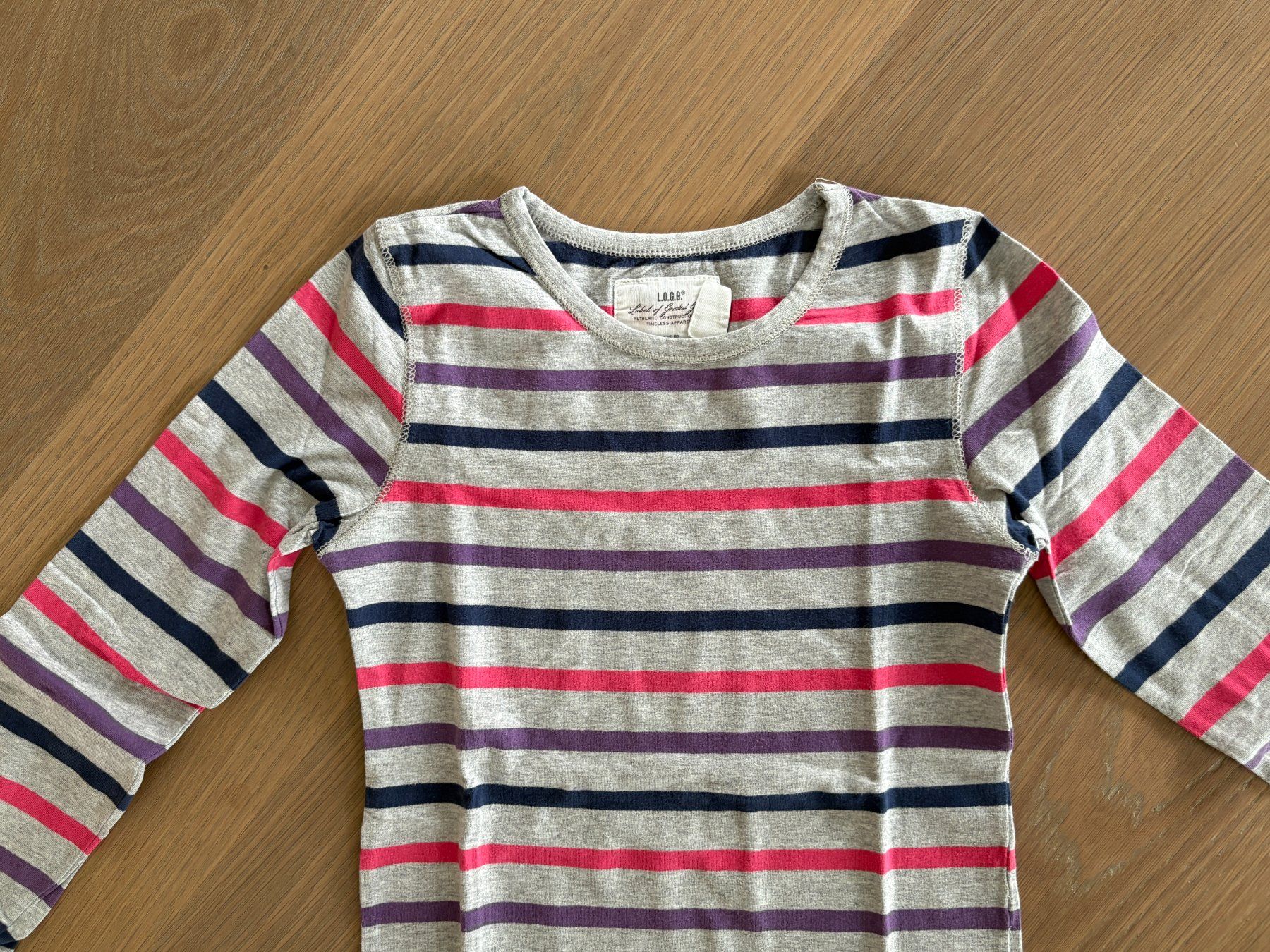 H&M Maglioni & Felpe: Mädchen Langarm-Shirt gestreift, Gr. 122-128 – Usato da Rüschlikon venduto da user999 1