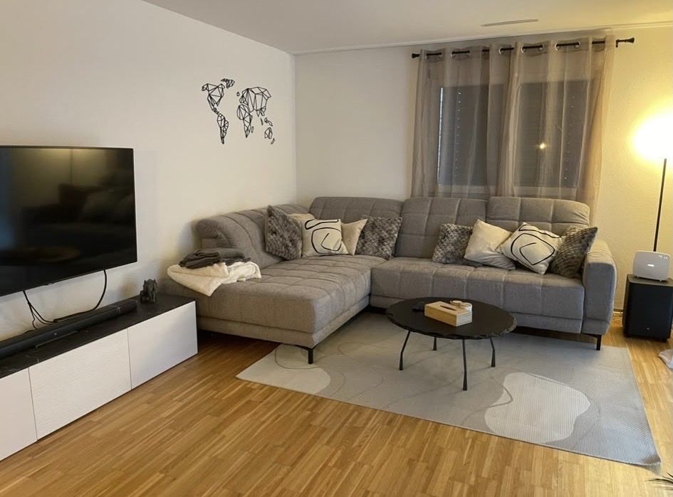 Divani: Modernes Ecksofa elektrisch verstellbar mit USB-Anschluss – Usato da Biel/Bienne venduto da lua_rjg2