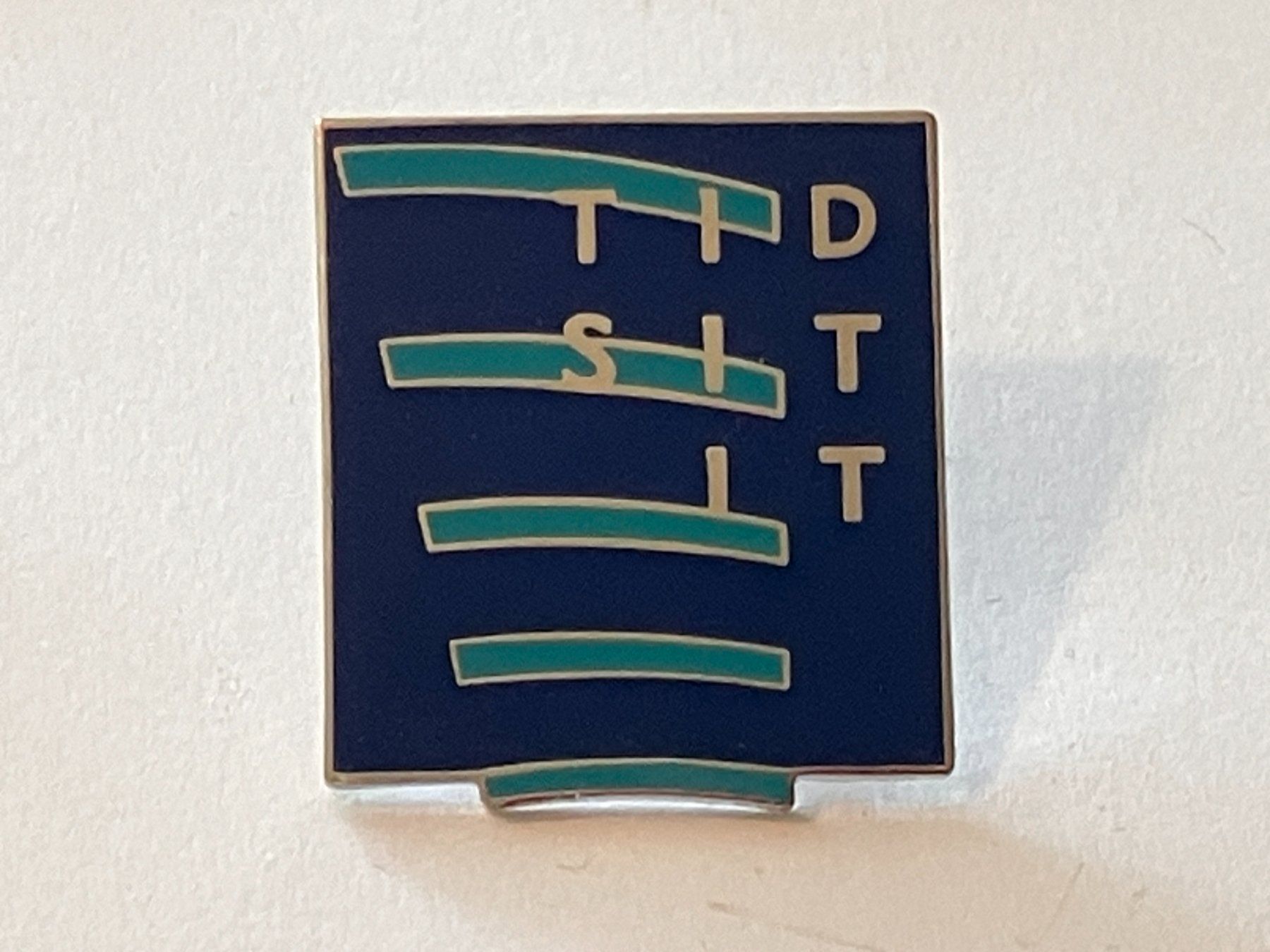 Placchette & Badge: 1 Pin DTT – Usato da Basel venduto da djwwpp