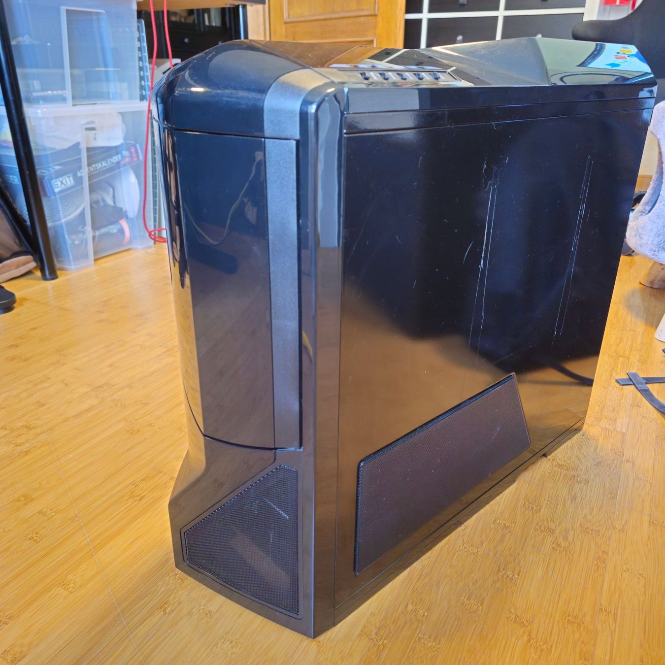 NZXT Custodie: PC Gehäuse - NZXT Phantom Schwarz/Black – Usato da Dietlikon venduto da DonatoDeluxe 1