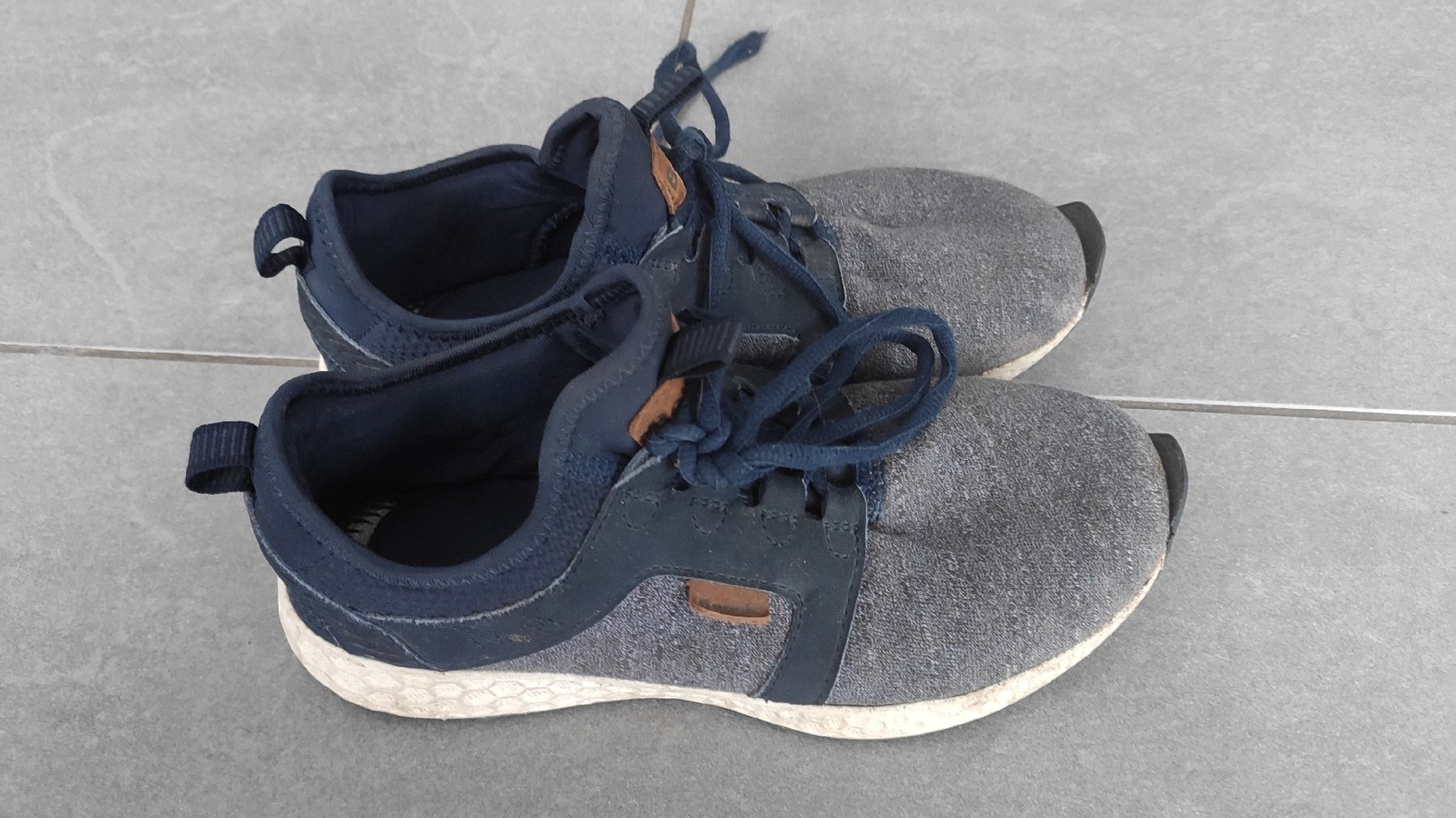 Bench Scarpe per ragazzi: Stoff-Turnschuhe von Bench Gr 38 – Usato da Riehen venduto da India13