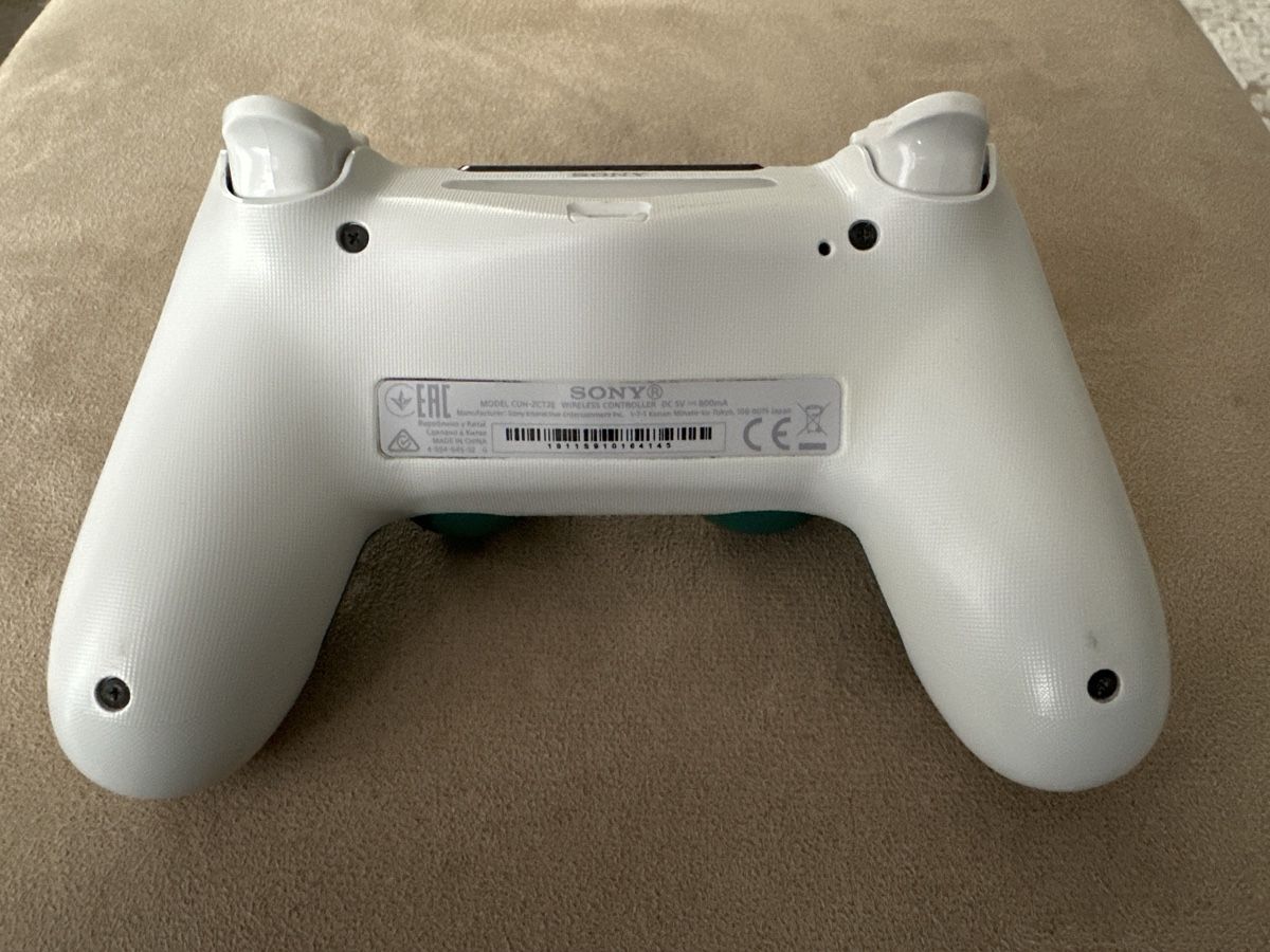 Sony Controller: Original Sony PS4 Controller - Grün/Weiss - Neuwertig – Usato da Bibern SH venduto da Anuja_20 2