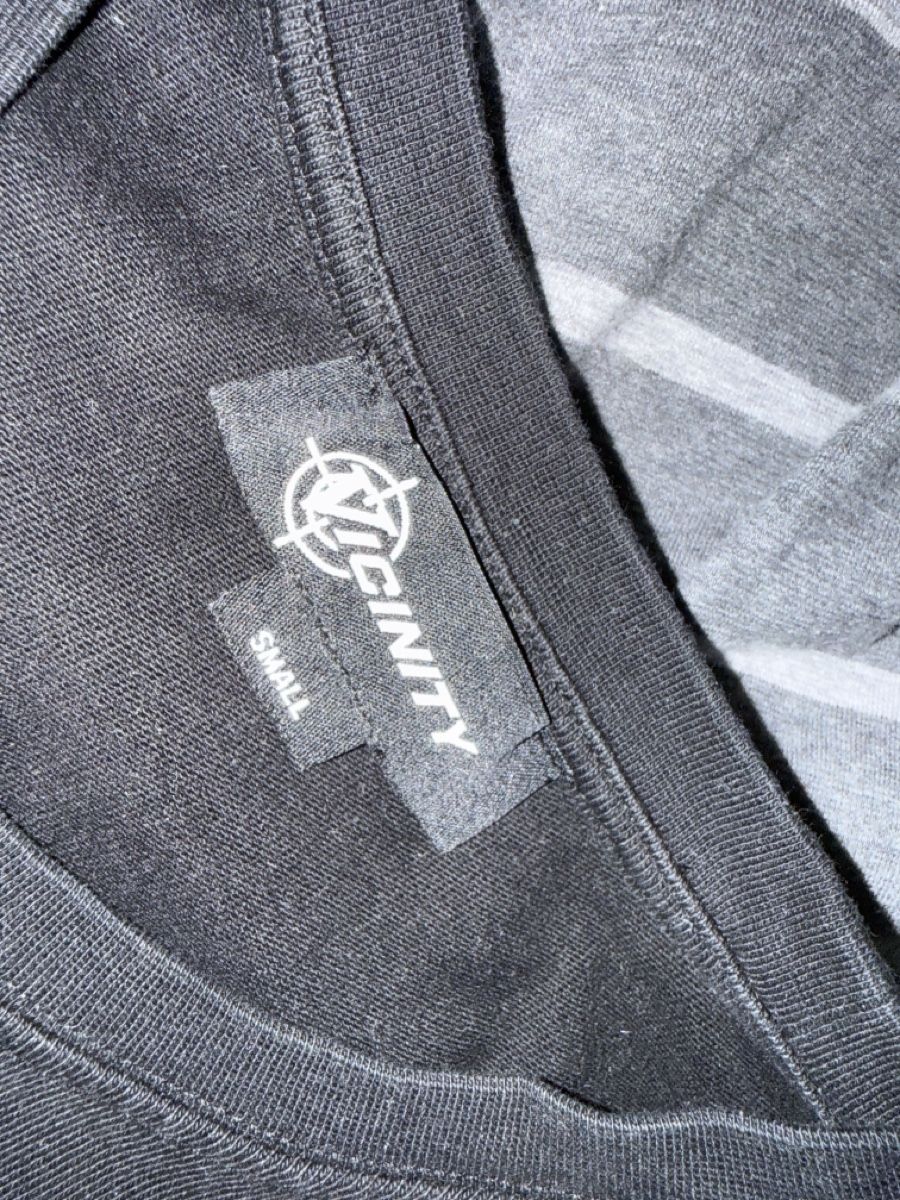 T-Shirts: Vicinity T - shirt – Gebraucht aus Aesch BL von ida_x65l 2