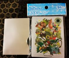 Pokemon TCG Premium Card Sleeves Leaf Starter - Pflanzen