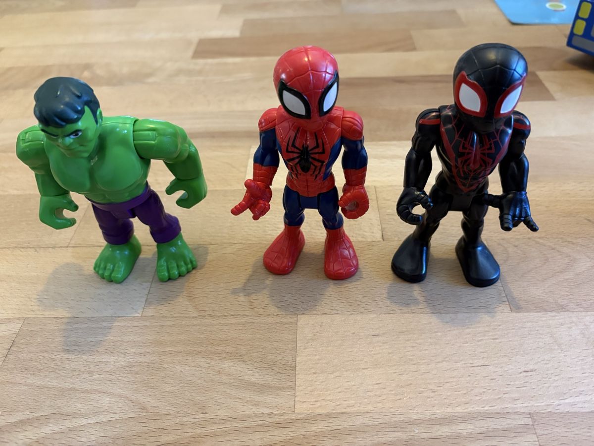 Marvel Giocattoli: Marvel Superhelden Spidermen und Hulk – Usato da Bönigen venduto da Mimi_Aurora 1