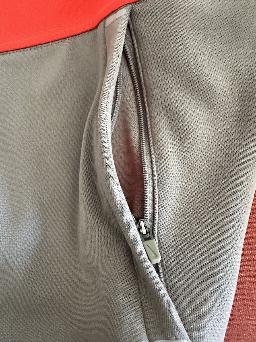 Nike Jacken: Nike Trainingsjacke Grösse M/L – Neu (gemäss Beschreibung) aus Mörschwil von sam_man 4