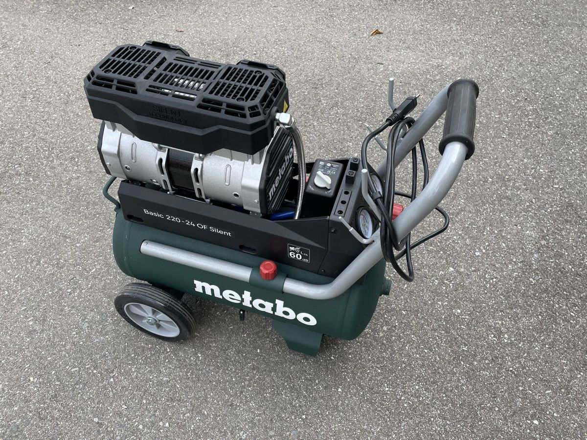 Metabo Compressori: Compresseur Metabo Basic 220-24 of silent 24 lt  – Usato da Chénens venduto da Dzodzet81 2