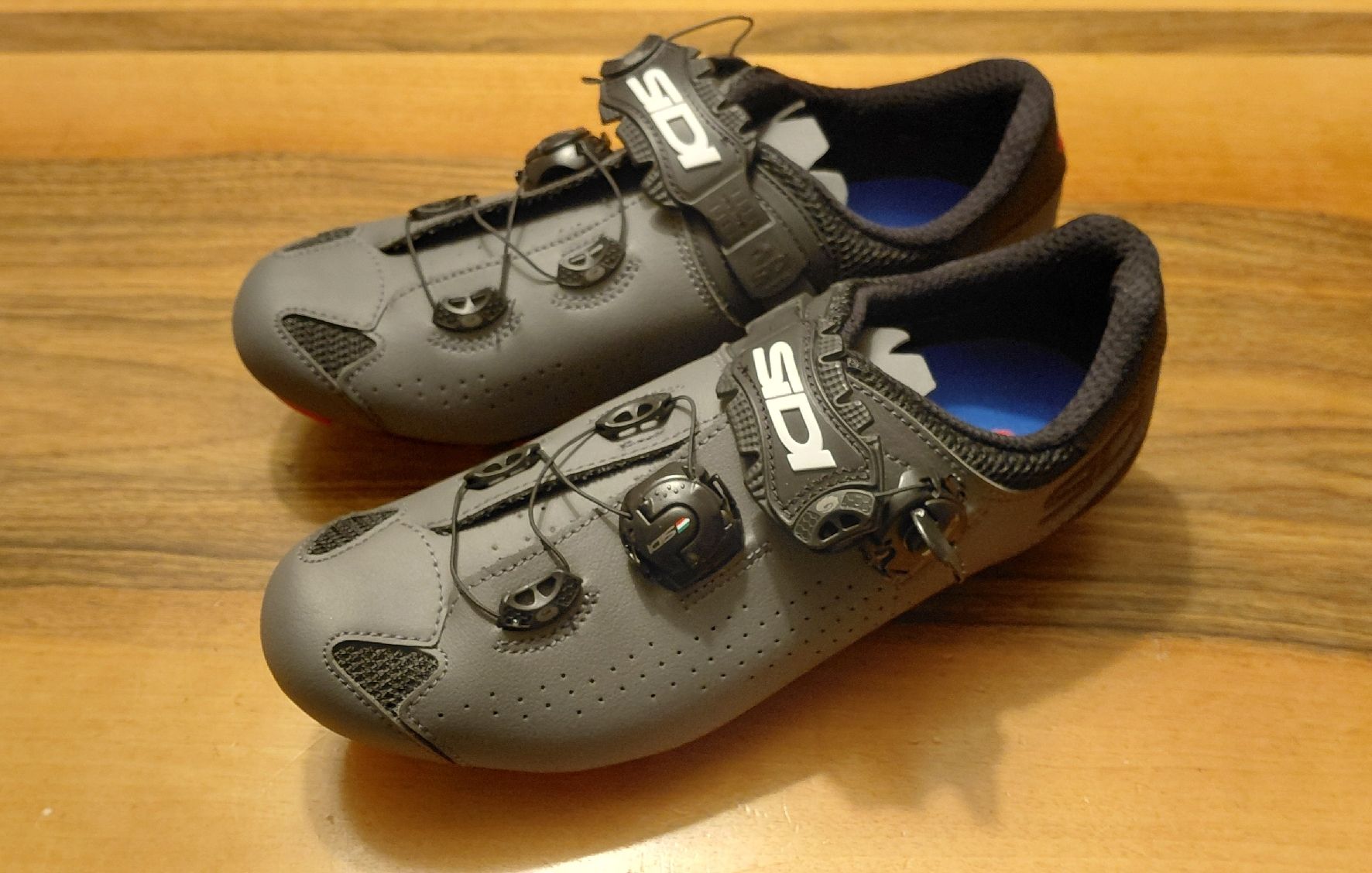 SIDI Chaussures hommes: Sidi MTB Eagle 10 Schuhe Grösse 42 Black Grey – Neuf avec emballage d'origine à Diessenhofen par kazwei