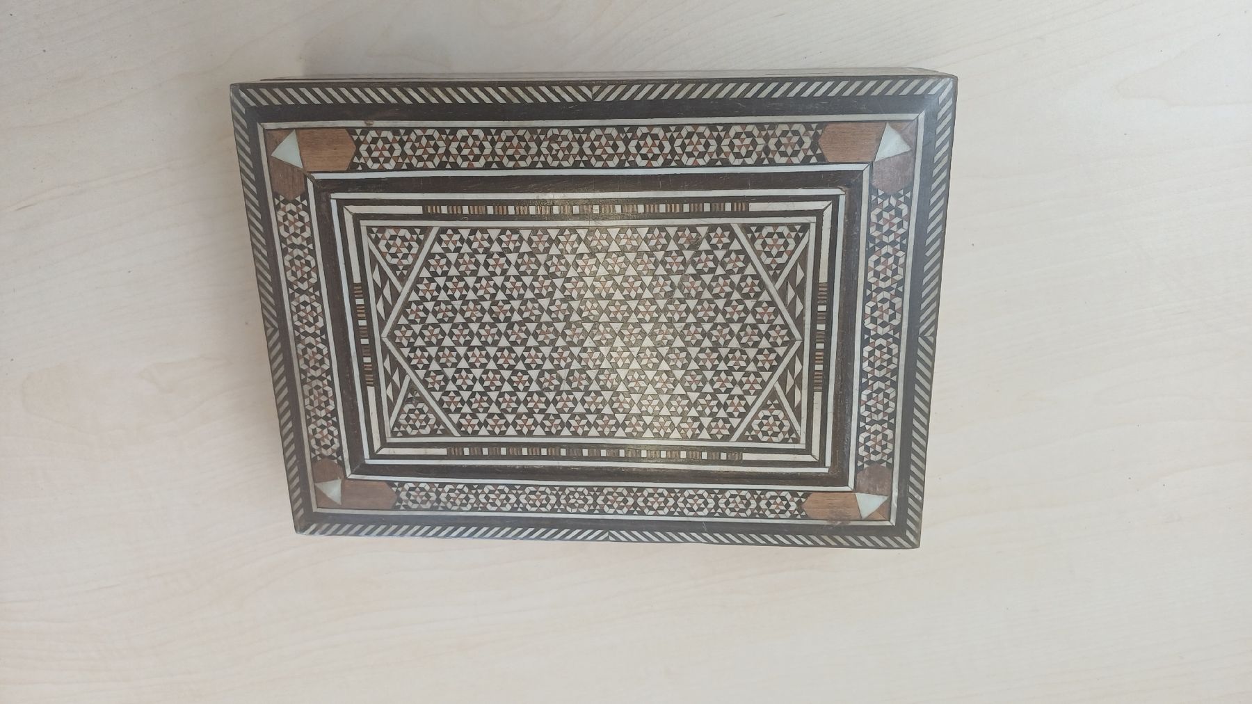 Coffres: Schöne Schatulle mit Einlegearbeiten  – D'occasion à Flawil par Naphtali 1