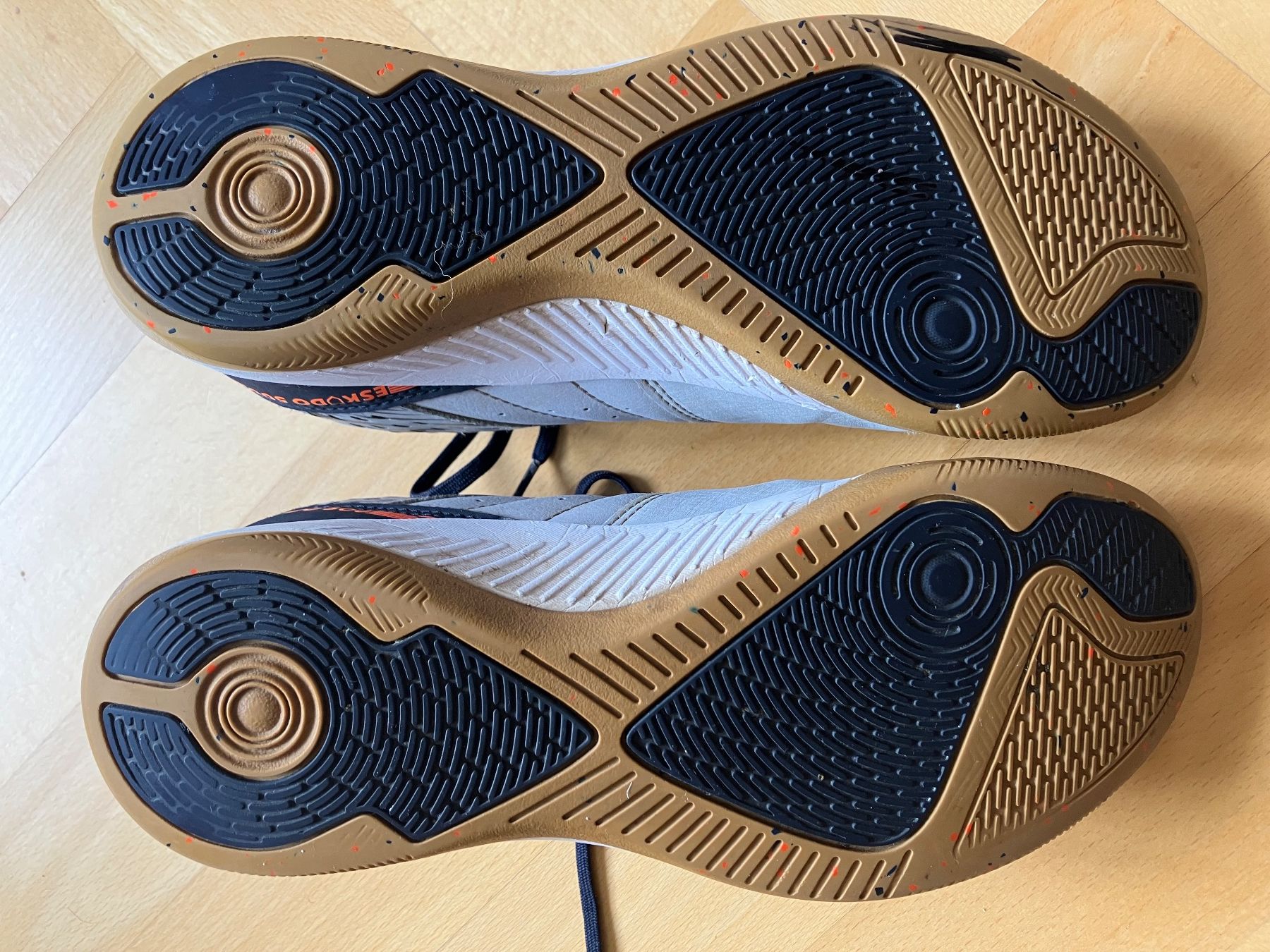 Decathlon Scarpe per ragazzi: Turnschuhe / Hallenschuhe Grösse 38-39 – Usato da Zürich venduto da rebene 4