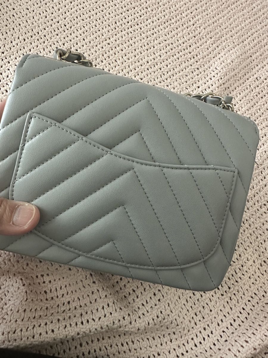 Chanel Taschen für Damen: Chanel Chevron Classic Flap Bag Light Grey – Gebraucht aus Zollikofen von Bagsandproms 7