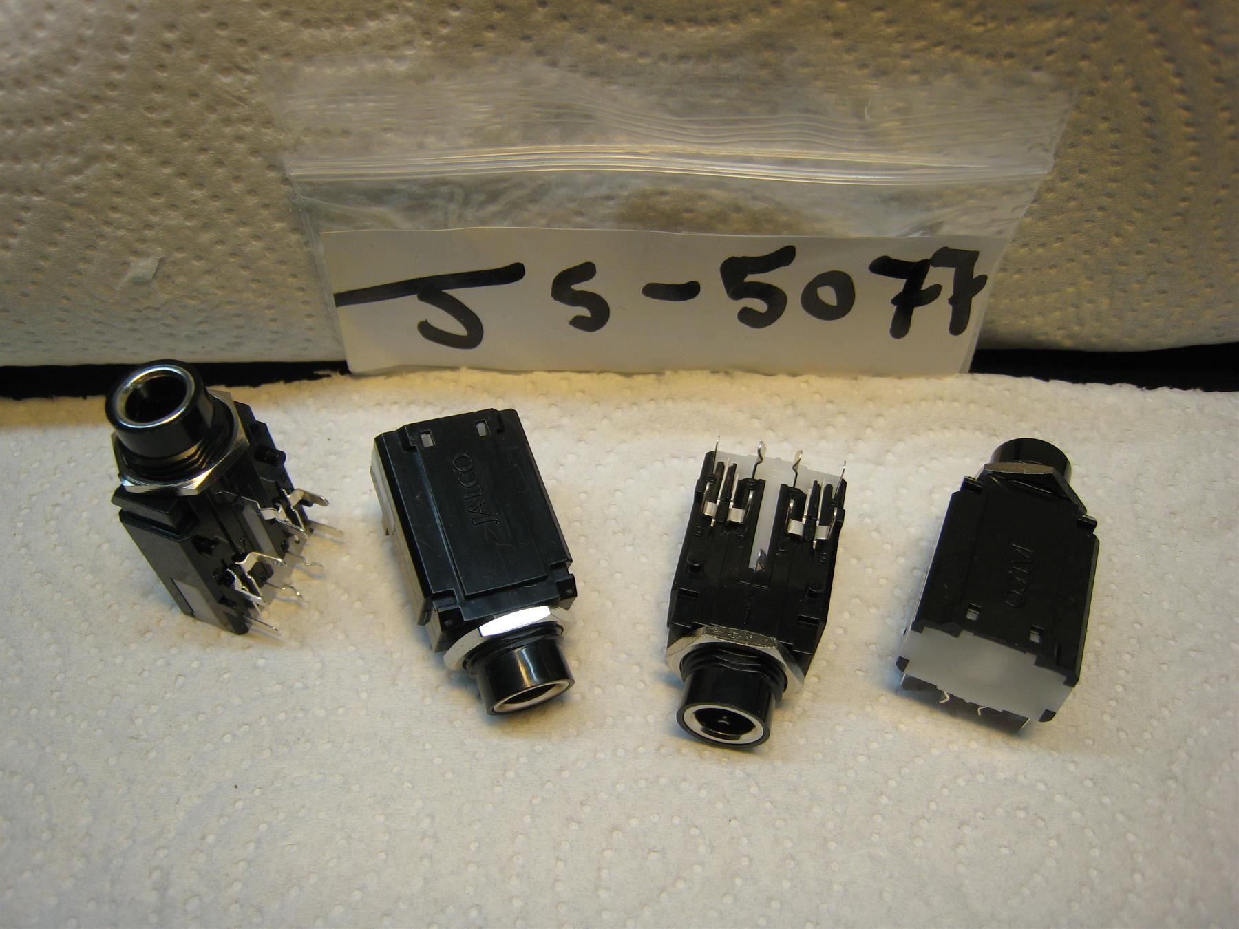 Strumenti musicali: ***** Marshall Fender Roland Jack Socket – Nuovo e nell'imballaggio originale da Villaz-St-Pierre venduto da Ubid