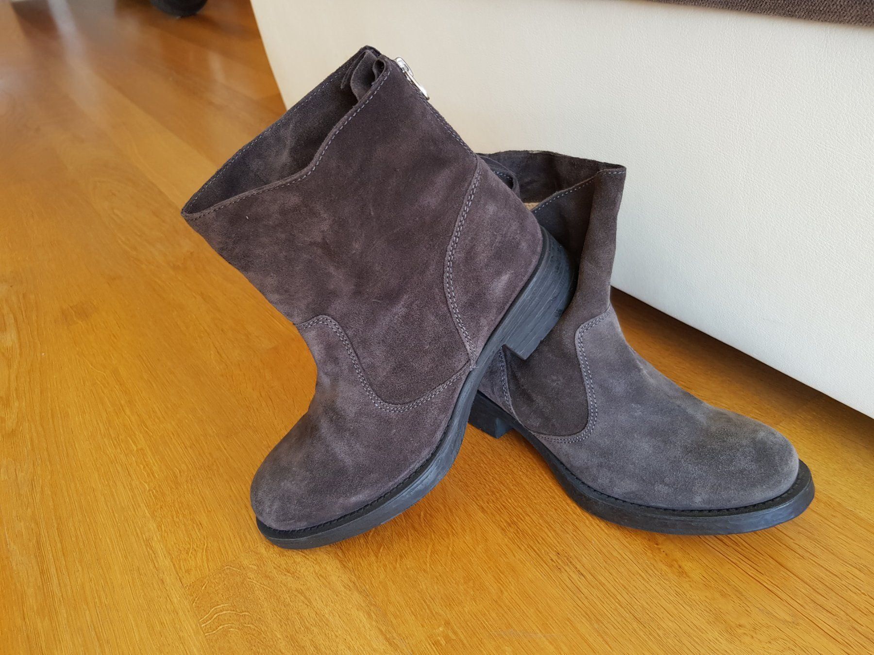 Unisa Damenschuhe: Unisa Veloursleder Stiefel Gr.39 – Neu und originalverpackt aus Reinach AG von innamac 1