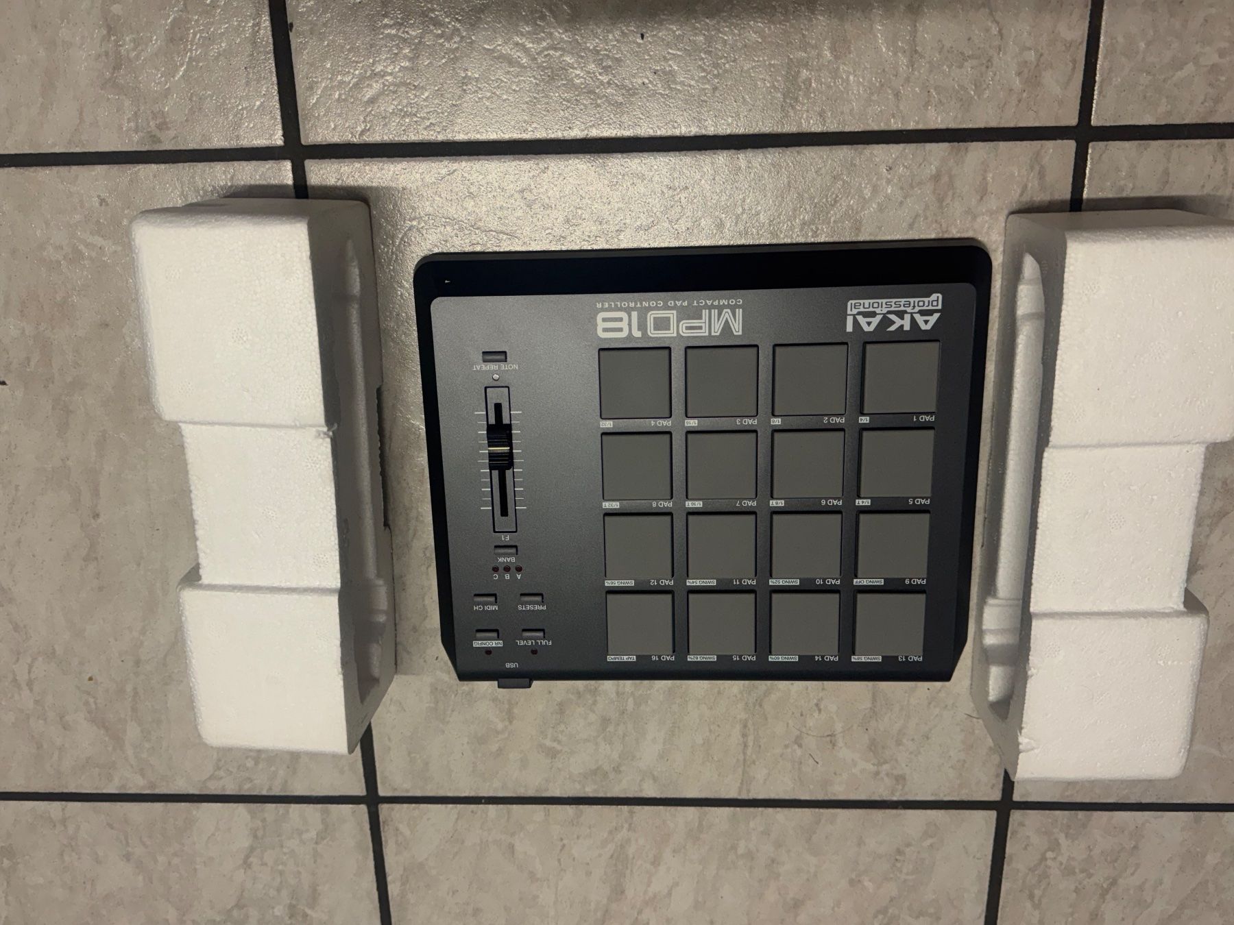 Akai Mischpulte: AKAI MPD18 Compact Pad Controller – Gebraucht aus Kaiseraugst von Drasa 1