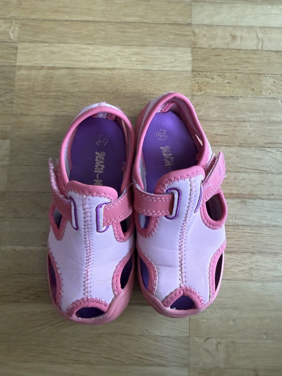 Scarpe per ragazze: Badeschuhe Grösse 25 – Usato da Schwerzenbach venduto da Le_roy