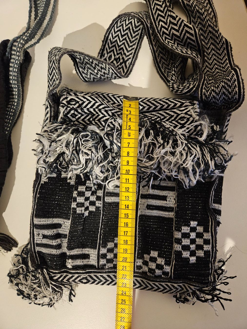 Taschen: 2 Umhängetaschen schwarz/weiss – Gebraucht aus Schaffhausen von sabrina915 2