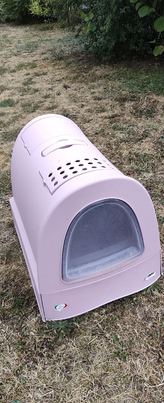 Chatières: Litière pour chat rose avec bac rétractable – D'occasion à Lucens par AimJee