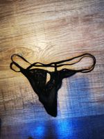 Schwarzer Tanga aus Spitze, Grösse M