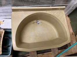 Waschbecken, Ausgussbecken Romay in gutem, gebrauchtem Zusta